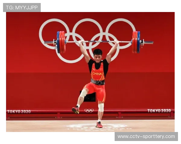 全国举重冠军赛男子组首日：多名选手尝试新级别个人最佳成绩