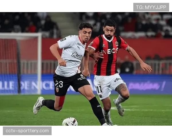 法甲：摩纳哥2-2朗斯，比赛尾声两队因一次防守定位球的争议判罚发生冲突